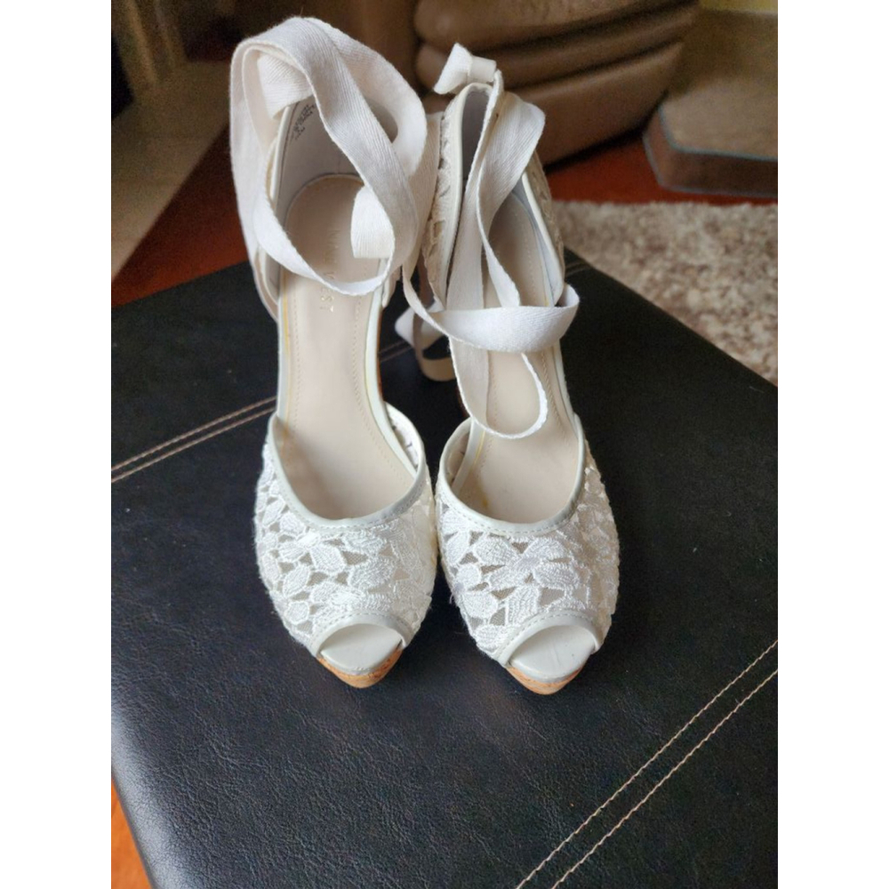 Women's Nine West White Lace Wedge Heel Shoes Size 7.5 NEW - Picture 2 of 7